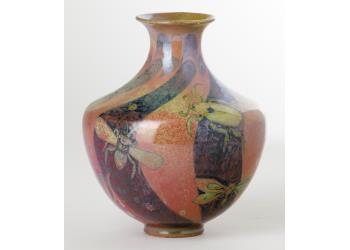 Vaso con decoro di spirali e insetti Vaso con decoro di spirali e insetti