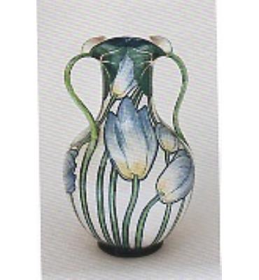 vaso con fiori di loto