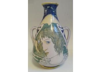 Vaso ovoidale con ritratto femminile Vaso ovoidale con ritratto femminile